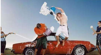 夏天洗车时的注意事项不要曝
