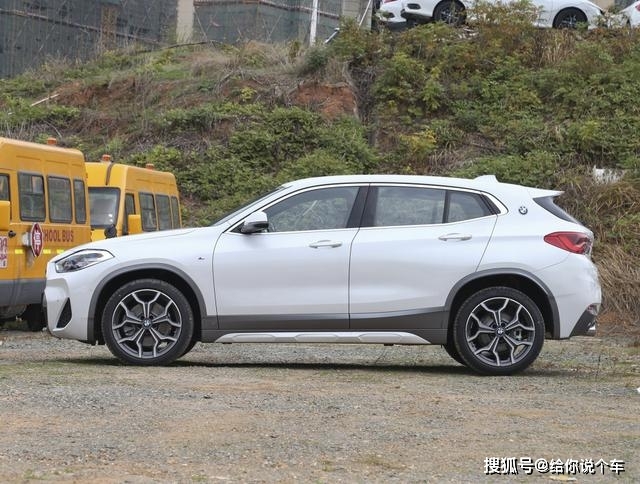 车标就值十万的3款豪华SUV，网友：以后买车要绕着走