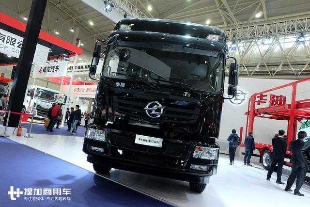 东风新推出的卡车品牌，LOGO很怪异，大家看看这内饰还行吗？