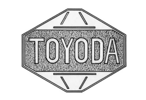 丰田车标是怎么演变来的？一开始不叫TOYOTA