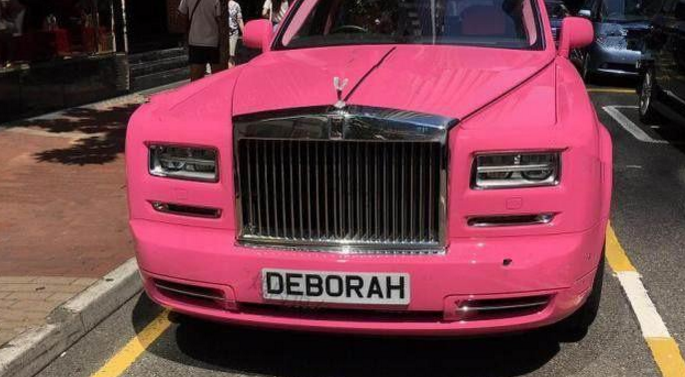 全球唯一粉色幻影在香港，车标值100万元，但美女车主更吸引人！