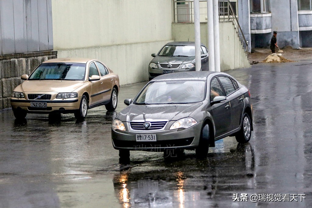 朝鲜数款“和平”牌小汽车，大都有中国汽车影子，车标独特寓意深