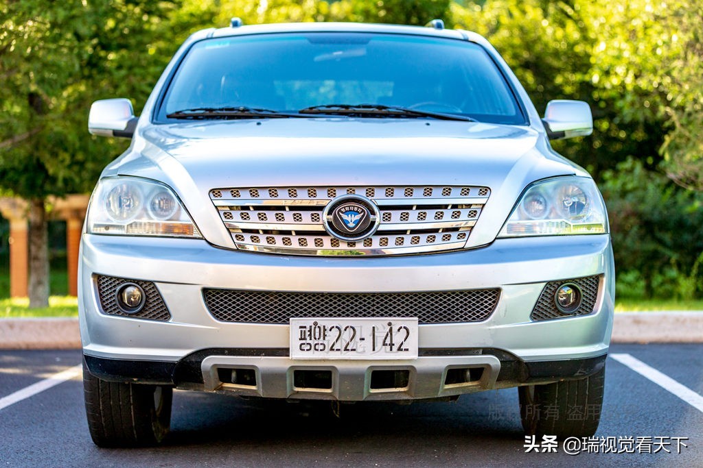 朝鲜数款“和平”牌小汽车，大都有中国汽车影子，车标独特寓意深